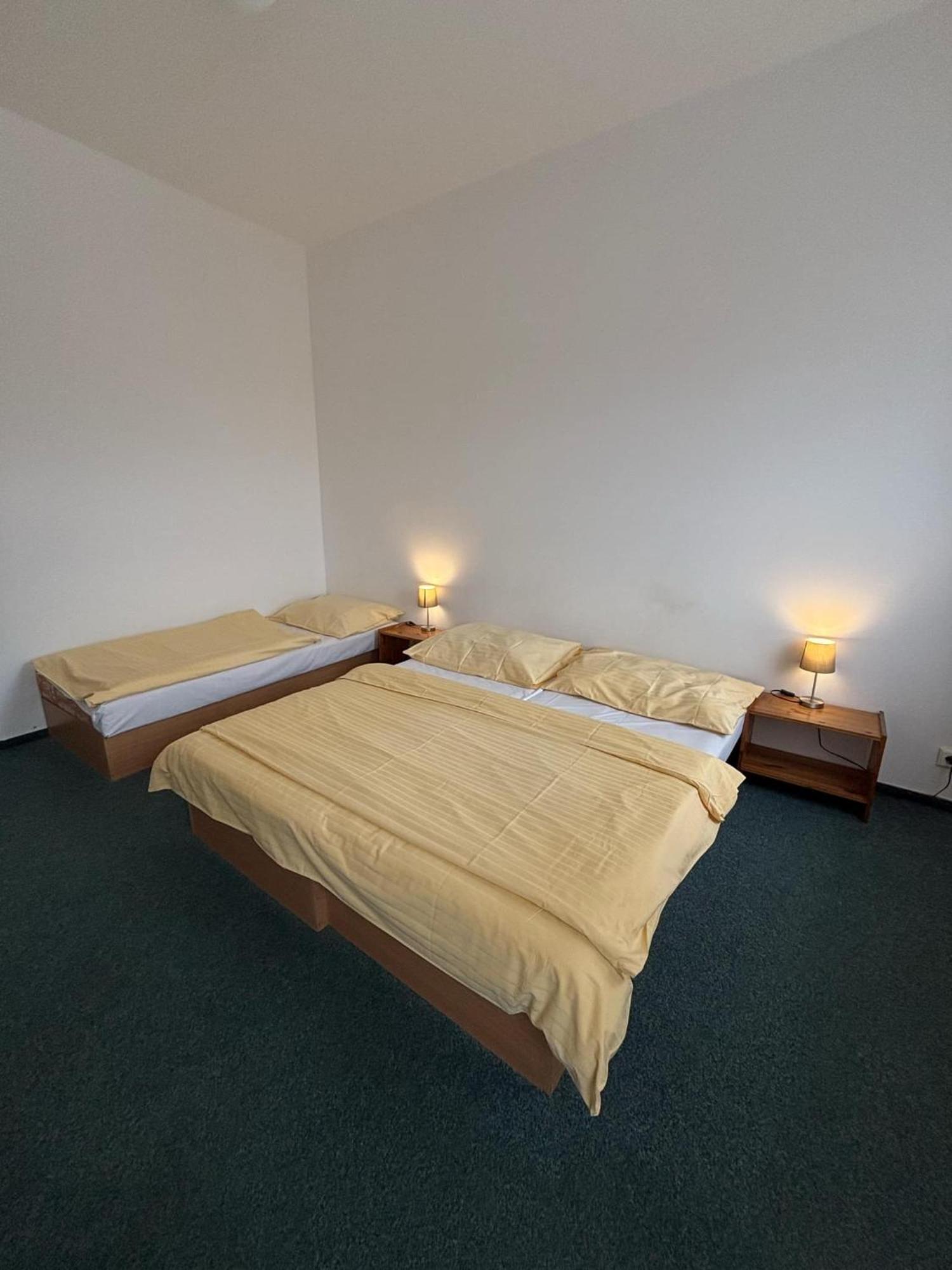 רודניצה נד לבם Hotel Koruna מראה חיצוני תמונה