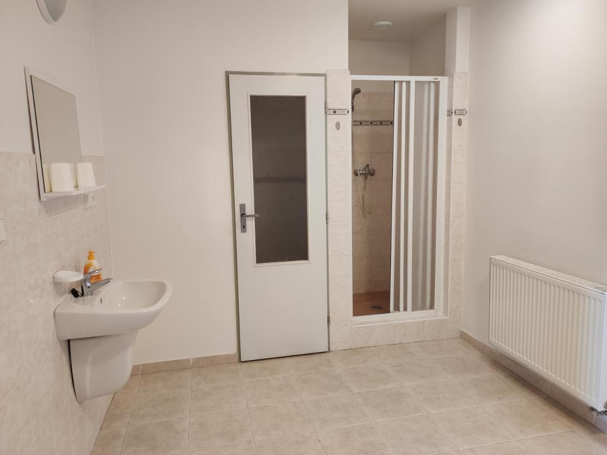 רודניצה נד לבם Hotel Koruna מראה חיצוני תמונה